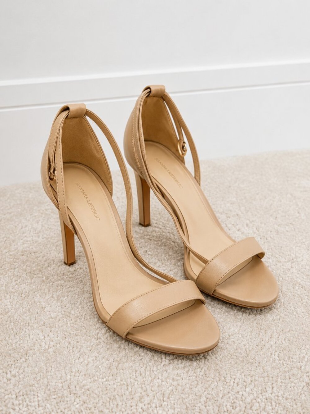 Banana Republic Nude Heeled Sandals ✨